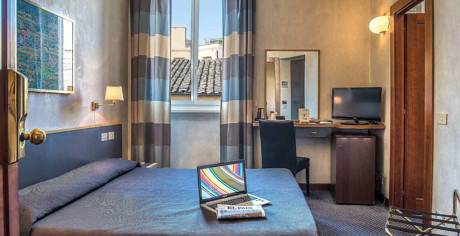 Hotel Accademia Hotel 3 Estrellas En El Centro De Roma Habitaciones
